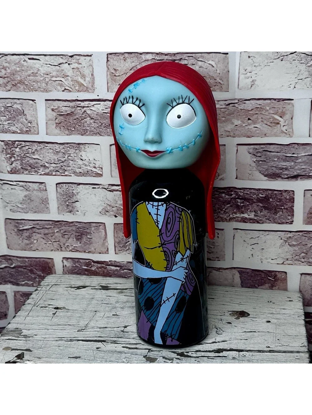 THE NIGHTMARE BEFORE CHRISTMAS DISNEY HALLOWEEN SALLY ALUMINUM WATER BOTTLE